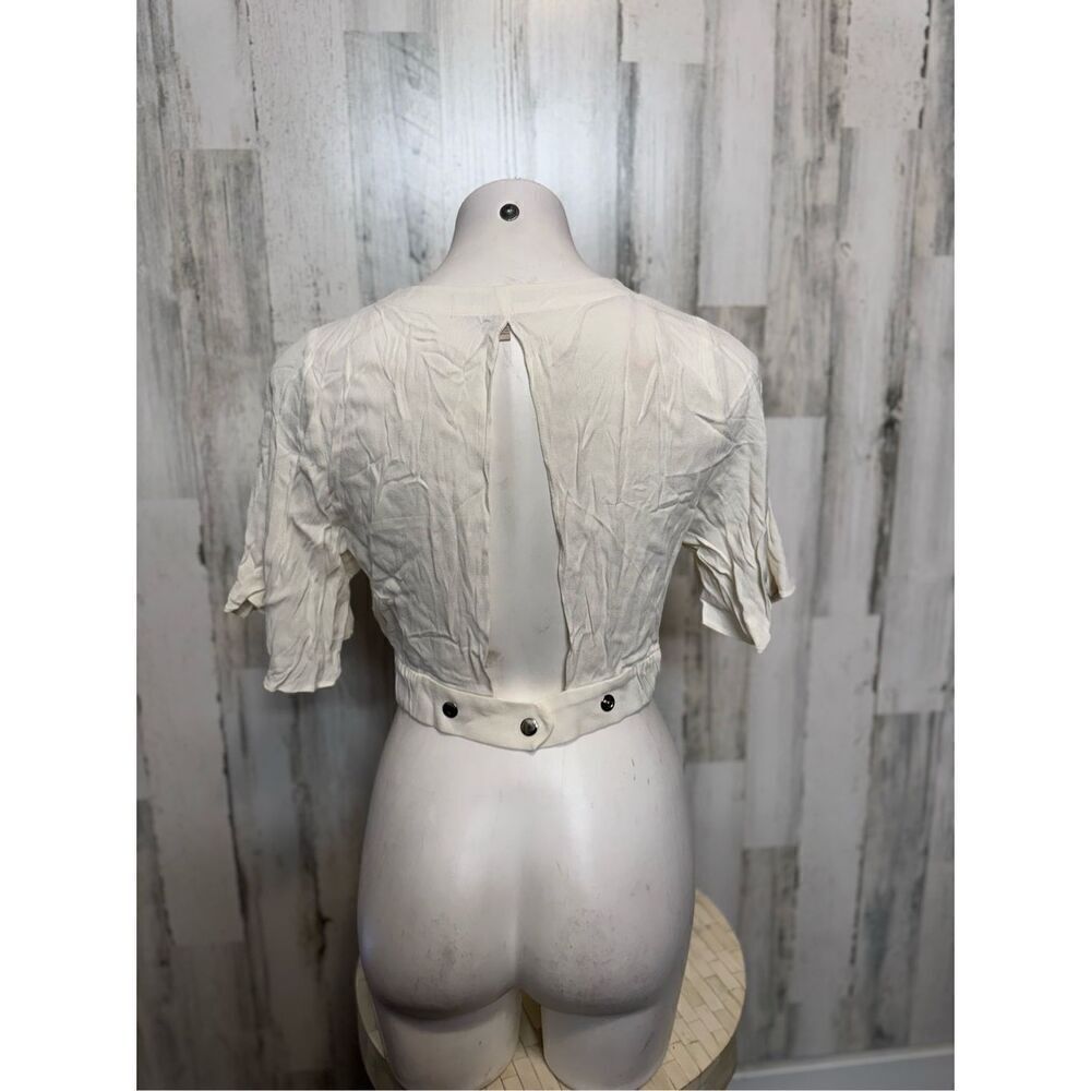 White blouse  - Picture 3 of 6